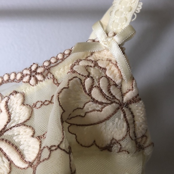 *NWT* Amoena beautiful butter yellow lace wireless bra - Picture 3 of 8